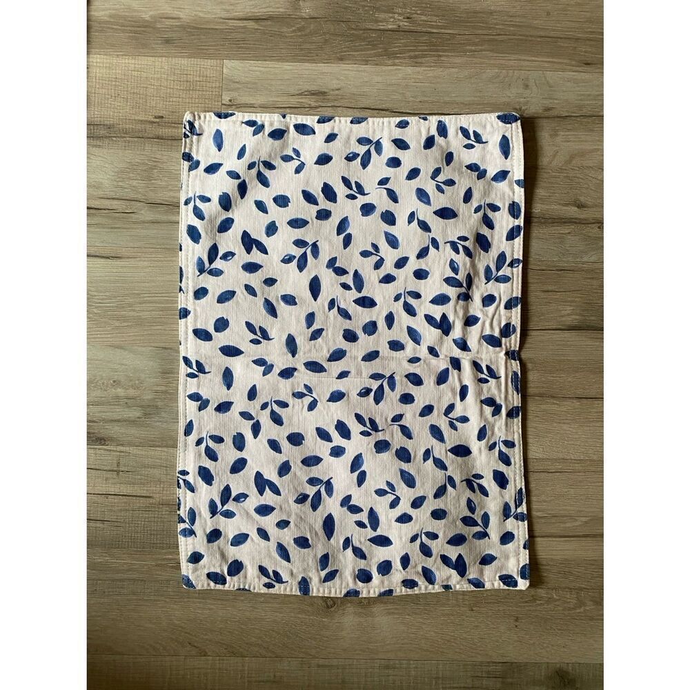 Simple Botanical Reverse Abstract Design 4 Table Placemats - Picture 3 of 8